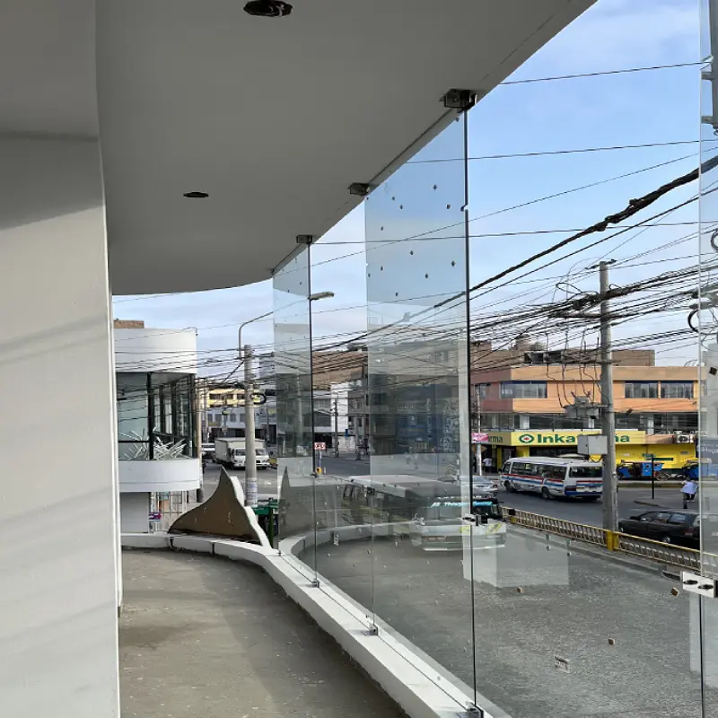 Instalación de vidrio templado en Obra Lima - Corporación Ada