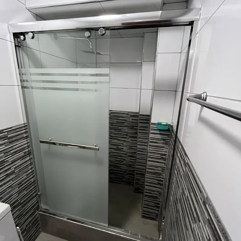 Instalación de puerta de ducha en Lima - Corporación Ada